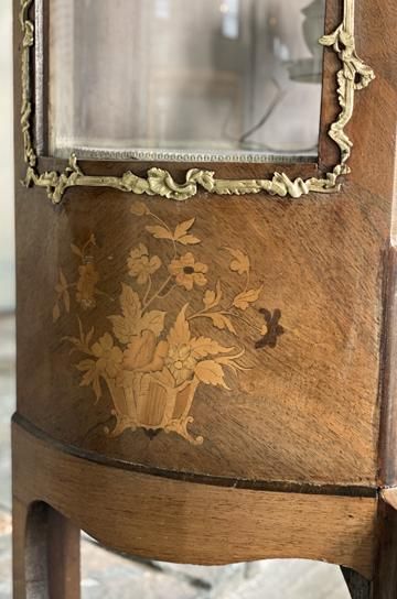 フレンチアンティーク 木象嵌 オルモル装飾 ピアキャビネット 鍵付き フレンチアンティーク 木象嵌 オルモル装飾 ピアキャビネット 鍵付き