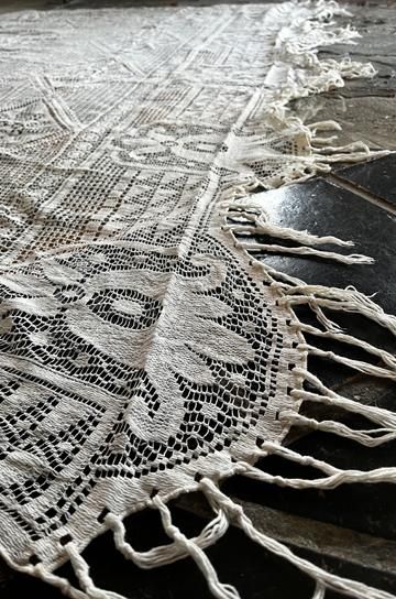 アンティーク ノッティンガムマドラスレース 餌やり鳥の親子 薔薇紋カーテンパネル アンティークノッティンガムレース【パディントン】｜ブロカント