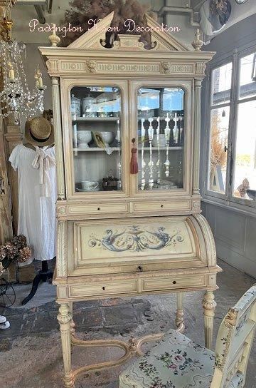 ルイ 16世ロココ調ガラスキャビネット【パディントン