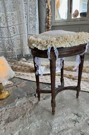 ルイ16世ボビンレースクッション付きスツール【パディントン