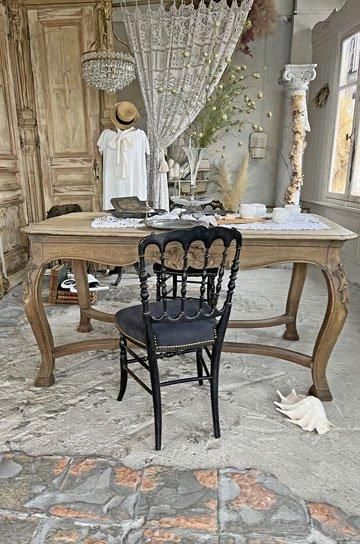 輸入アンティーク、椅子テーブル、薔薇 バラ刺繍の椅子 - 広島のアンティーク・輸入家具やカーテンなら