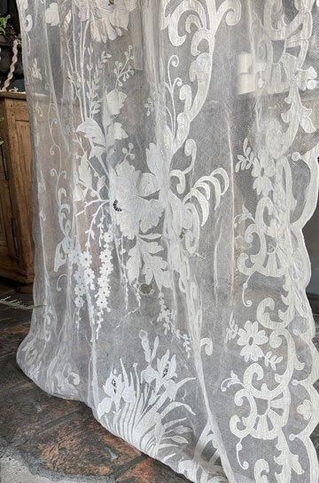 アンティーク キャリックマクロスレース 花と蓮 百合紋アップリケ 籠編みドイリー アンティーク クロッシェレースドイリー 四角×4つのお花