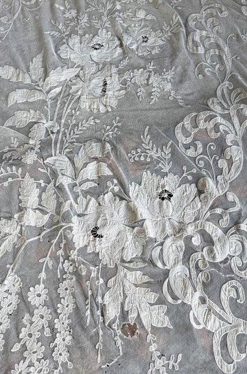 アンティーク キャリックマクロスレース 花と蓮 百合紋アップリケ 籠編みドイリー アンティーク クロッシェレースドイリー 四角×4つのお花