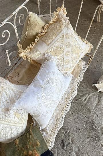 カメオカットワークレースクッション【パディントン】｜ブロカント