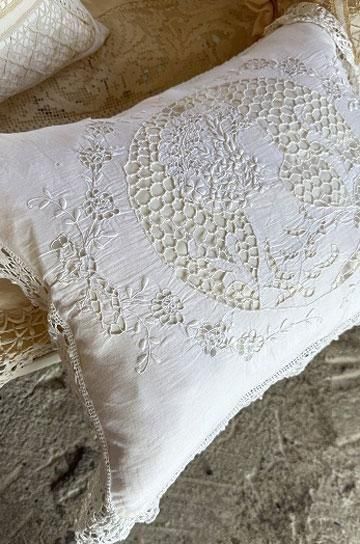 カメオカットワークレースクッション【パディントン】｜ブロカント