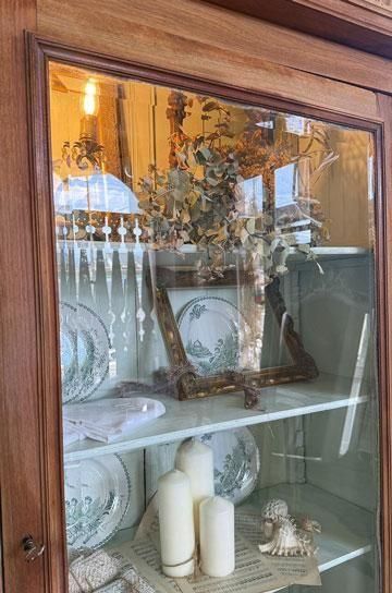 ロココ調 キングウッドキャビネット サーペンタイン×オルモル装飾