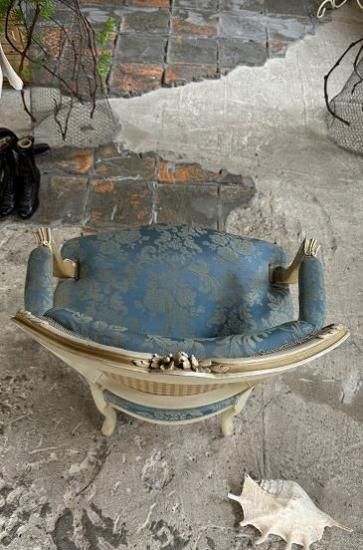 ローズ彫刻のサロンアームチェアb【パディントン】｜アンティーク家具