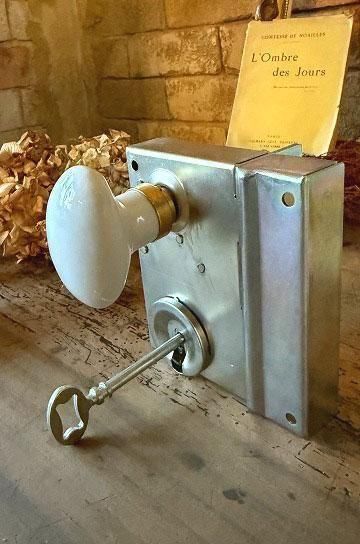 フランス製外付けラッチ