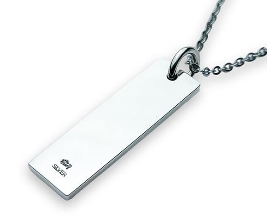 Hizm/札形ペンダントトップM 朔に彼岸花 PGｺｰﾃｨﾝｸﾞ仕上げ