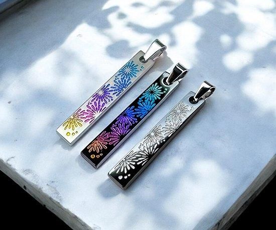 Hizm/SK accessory/札形ペンダントM 大輪閃光散華 黒銀ピアノ Hizm/SK accessory/札形ペンダントM 大輪閃光散華 黒銀ピアノ