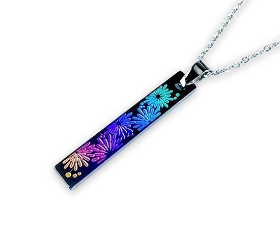 Hizm/SK accessory/札形ペンダントM 大輪閃光散華 多色グラデーションピアノブラック仕上げ/ブラックチタン製/チェーン付属 - シルバーアクセサリーの通販|Hizm-エイチイズム-公式オンラインショップ Hizm/SK accessory/札形ペンダントM 大輪閃光散華 多色グラデーションピアノブラック仕上げ/ブラックチタン製/チェーン付属 - シルバーアクセサリーの通販|Hizm-エイチイズム-公式オンラインショップ