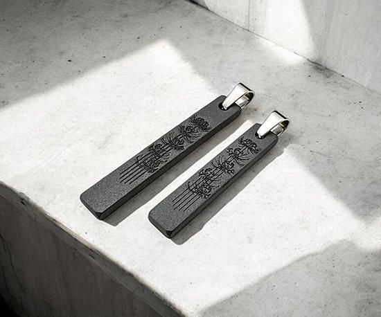 Hizm/SK accessory/札形ペンダントトップM 燦然彼岸花ストーン Hizm/SK accessory/札形ペンダントトップM 燦然彼岸花ストーン