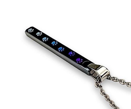 Hizm/SK accessory/にゃんこ散歩ペンダントM 4mm幅 暗色グラデピアノ