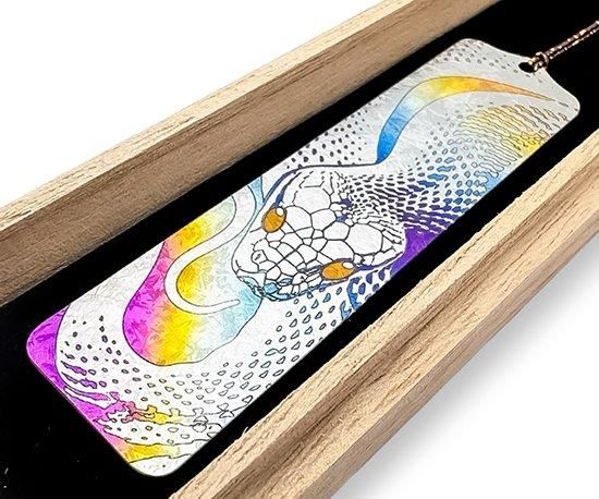 一点のみ】【銀行決済のみ】Hizm/吉祥干支栞 白蛇No.11/結晶化チタン製