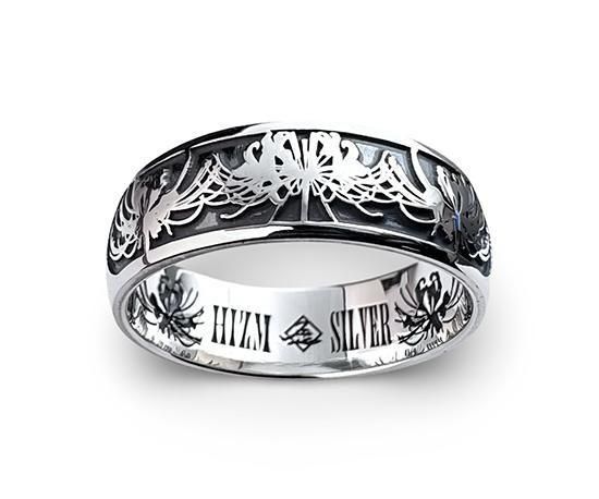 Hizm/燦然彼岸花レリーフリング甲丸7mm幅/シルバー製/燻し仕上げ