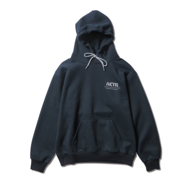 <img class='new_mark_img1' src='https://img.shop-pro.jp/img/new/icons20.gif' style='border:none;display:inline;margin:0px;padding:0px;width:auto;' />BREEZE LOGO SWEAT PULLOVER PARKA NV