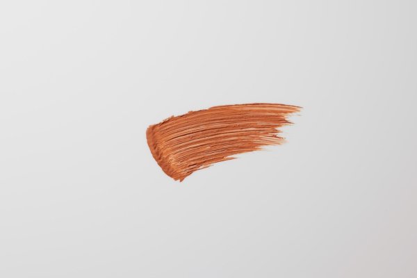 Omeme.  layered mascara -apricot orange-