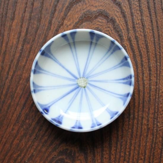 お値下げしました、古九谷　白磁　陽刻　菊　豆皿 お値下げしました、古九谷 白磁 陽刻 菊 豆皿