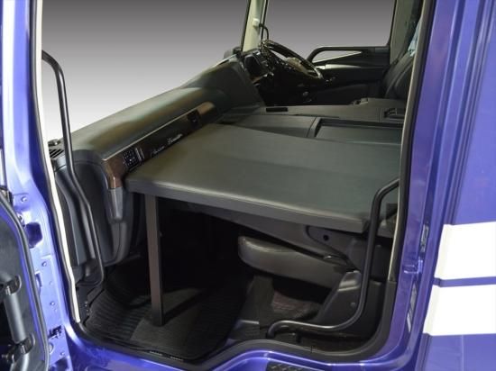 FUSO スーパーグレート 助手席フラットキット ｜ 三菱ふそう