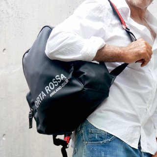 PORTAROSSA PVC デイバッグ バックパック リュックサック 約22L ロゴ イタリア製 ブラック 防水性 ジム トラベル プレゼント 誕生日 ギフト 父の日 クリスマス<img class='new_mark_img2' src='https://img.shop-pro.jp/img/new/icons23.gif' style='border:none;display:inline;margin:0px;padding:0px;width:auto;' />