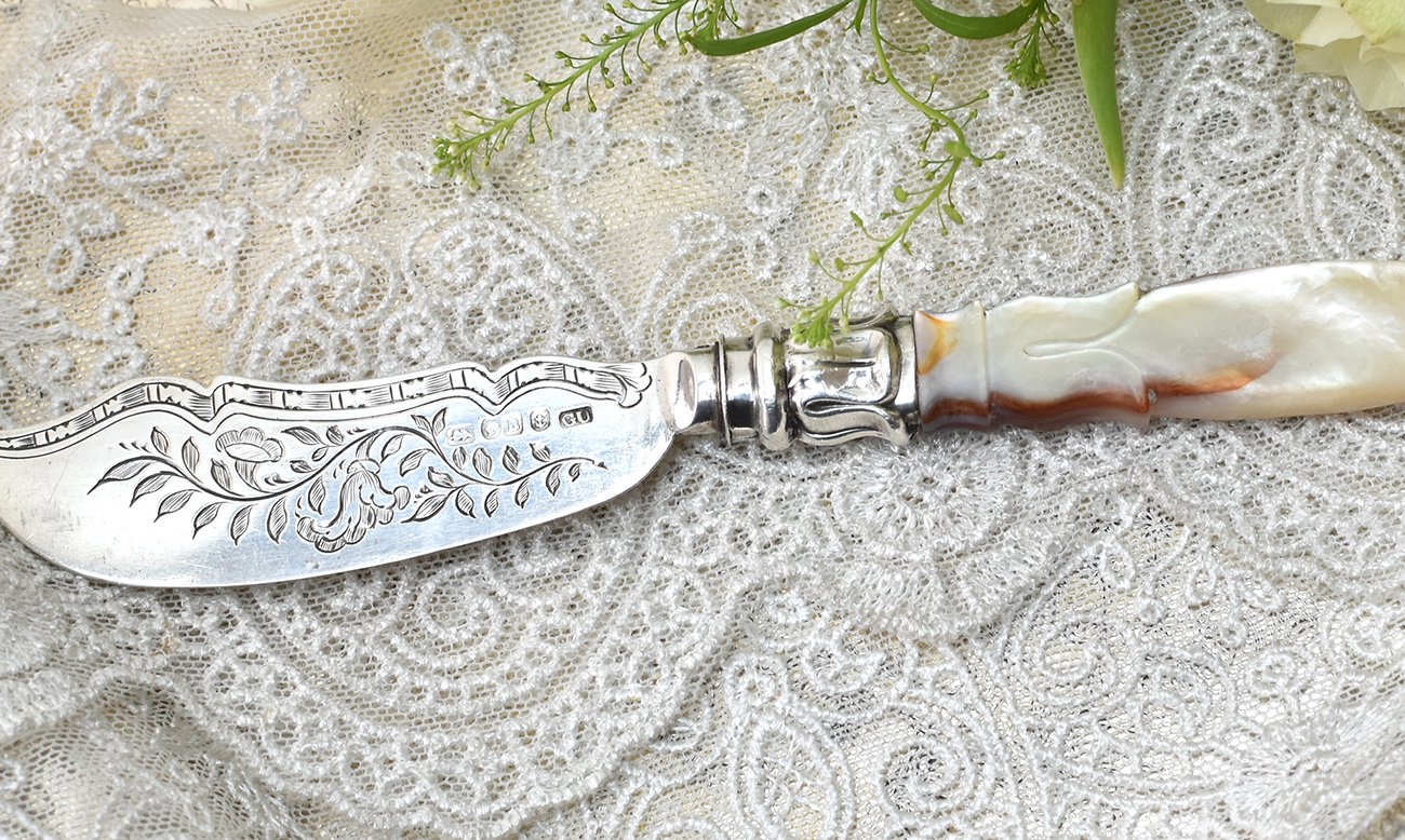 イギリス製アンティークバターナイフ-