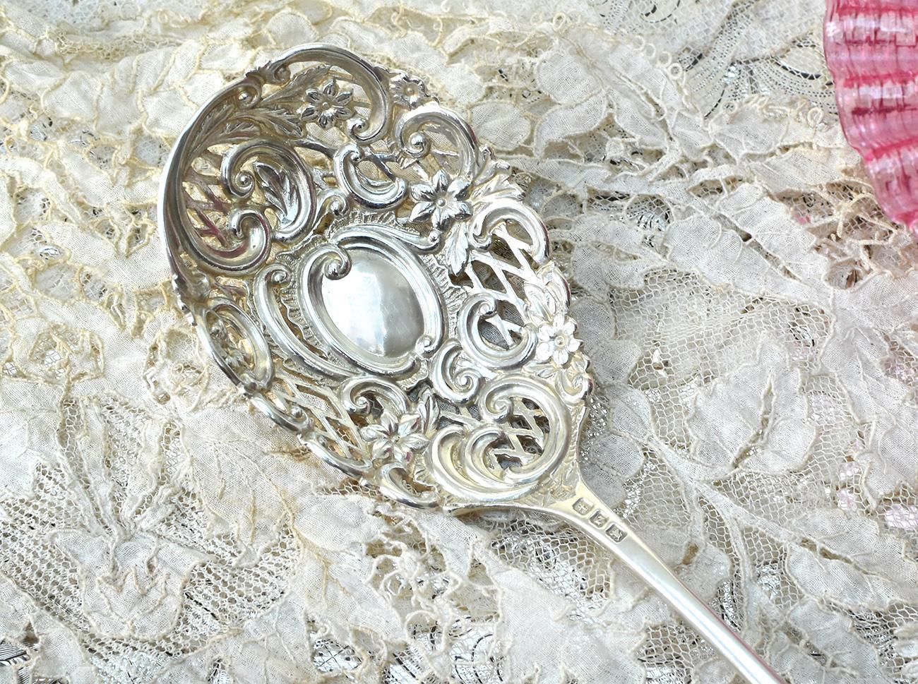 英国銀器【純銀】1898年 ヴィクトリアン 透かしのサービングスプーン
