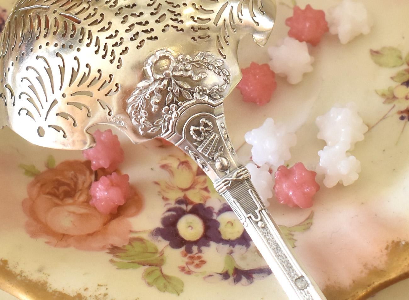 【フランス製】純銀 スターリングシルバー／ストロベリーサーヴァー「花と鳩」 フランス製】純銀 スターリングシルバー／ストロベリーサーヴァー「花