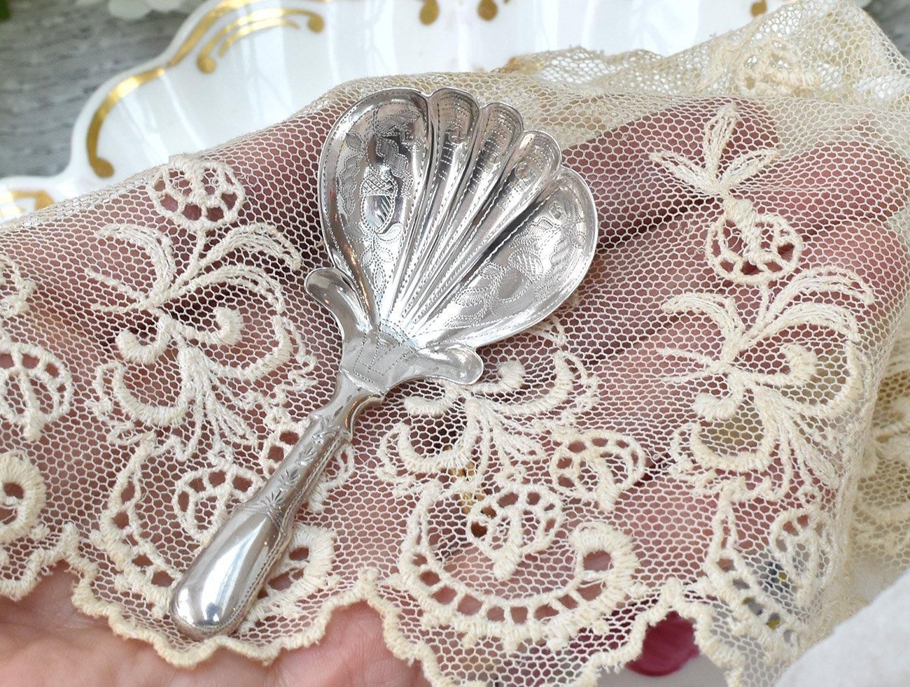 純銀】1824年 キャディースプーン - Edwardian Dreams Antiques 純銀】1824年 キャディースプーン - Edwardian Dreams Antiques