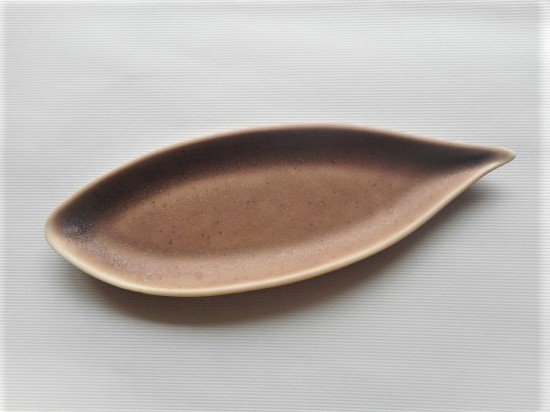 佐々木綾子（AYAKO SASAKI porcelain）leaf#4（あずき色）