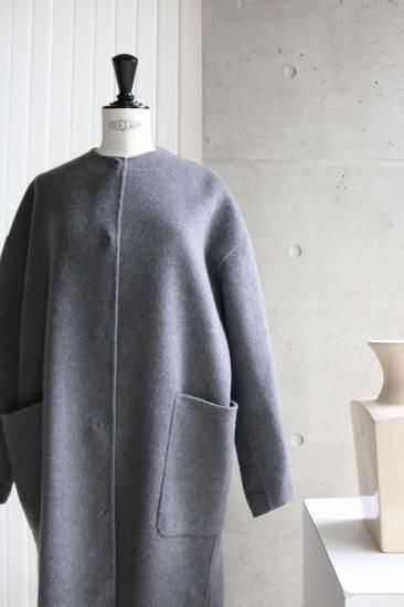 22-09 リバー仕立て・ノーカラーコート - MAISON de R