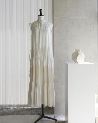 メゾンドアール　maison de r シャンブレープリーツワンピース　新品 メゾンドアール maison de r シャンブレープリーツワンピース 新品