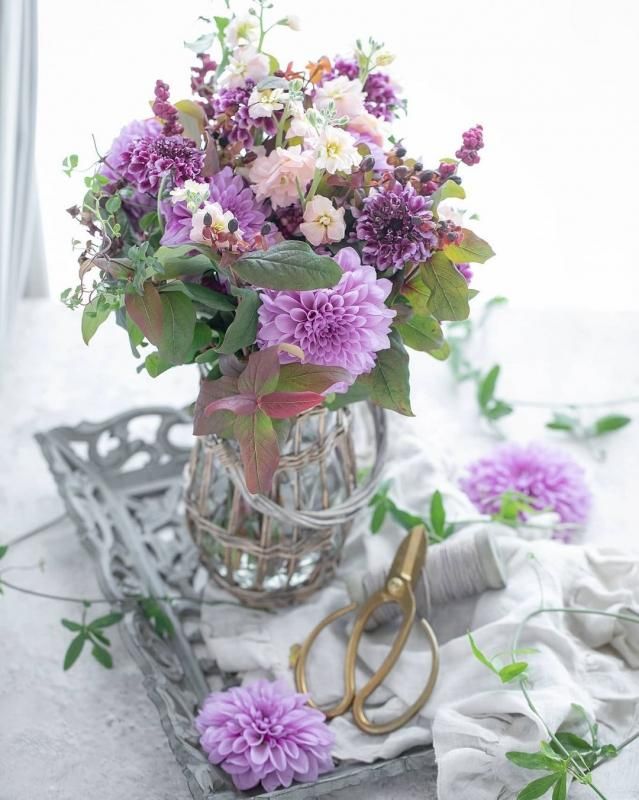 ❤️さえら★アキアカネ★美しい薔薇柄の隅にお花モチーフリボン飾り★ビニールクロス ❤️さえら☆アキアカネ☆美しい薔薇柄の隅にお花モチーフリボン