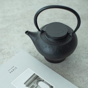 鉄器ポット(茶こし付き)/ 急須 鉄瓶 モダン シンプル 土瓶
