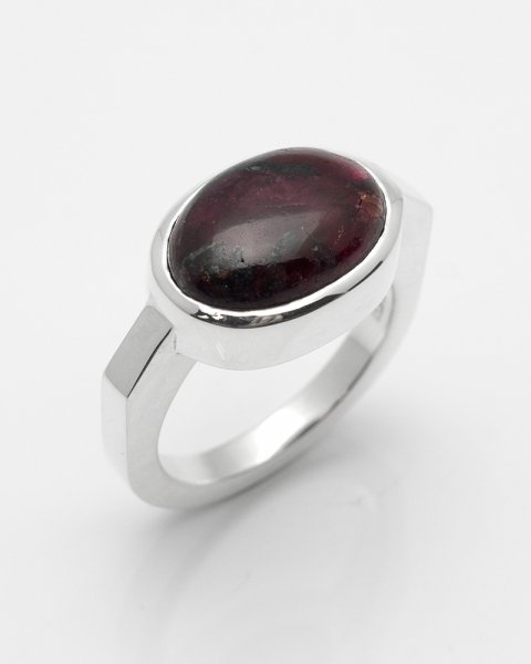 10×14mm oval cabochon Eudialyte ring<br>