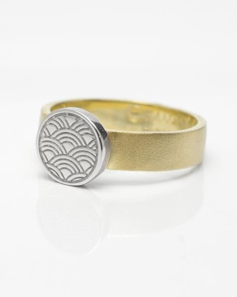 ĳ motif<br>silver ring<br>K18 & platinum coating<br>