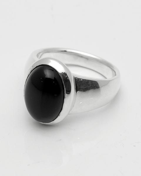 liquid Onyx oval cabochon ring<br>