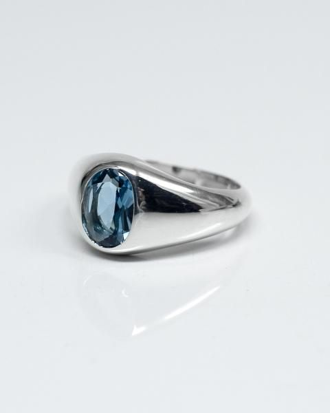 One-Off Trad <br>london blue topaz ring<br>