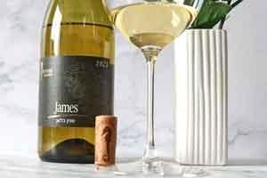 ふくよかな飲み心地広がるオーガニック辛口白ワイン