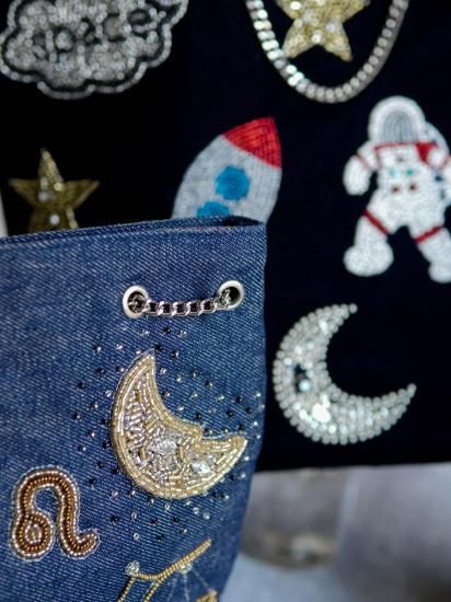 ロラライハリス♡ダークブルーWデニム♡刺繍の丸型ふんわり絞りバッグS♡ ❣️ミニバック❣️ロラライハリス、刺繍 - メルカリ