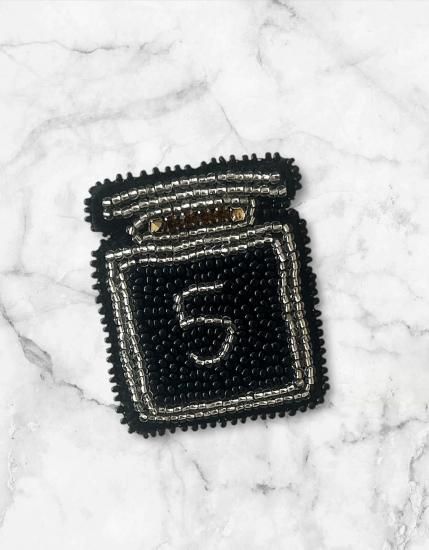 【首元を華やかに♡香水瓶モチーフ】CHANEL ブローチ 首元を華やかに♡香水瓶モチーフ】CHANEL ブローチ (CHANEL