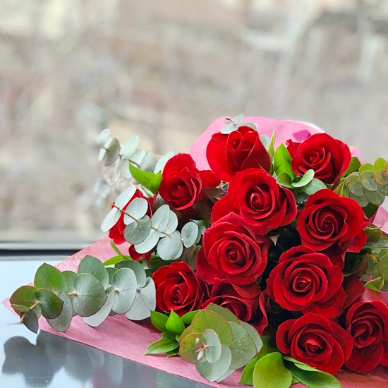 愛の告白に12本のバラの花束を 通販 バレンタインデーやホワイトデーにおすすめ 愛の告白に12本のバラの花束を 通販 バレンタインデーやホワイトデーにおすすめ