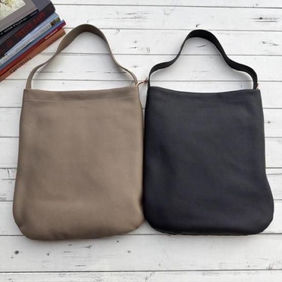 <img class='new_mark_img1' src='https://img.shop-pro.jp/img/new/icons14.gif' style='border:none;display:inline;margin:0px;padding:0px;width:auto;' />SLOWShrink - One Shoulder Bag -