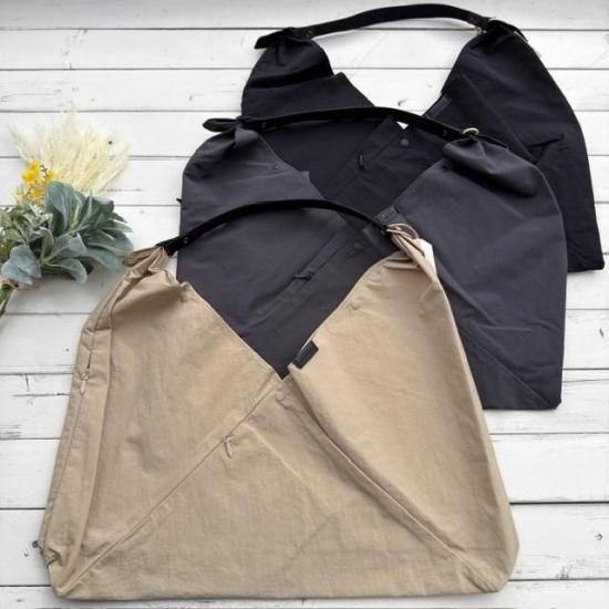 <img class='new_mark_img1' src='https://img.shop-pro.jp/img/new/icons8.gif' style='border:none;display:inline;margin:0px;padding:0px;width:auto;' />SLOW Span Nylon - Wrap Bag - L