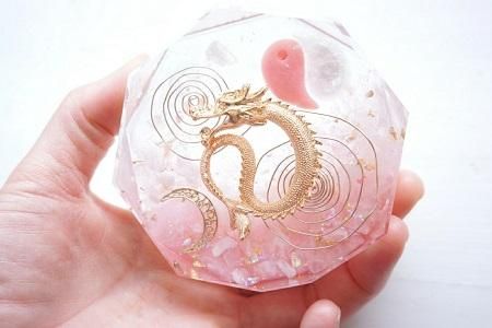 オルゴナイト☆瀬織津姫(せおりつひめ)勾玉 龍 月 コースター オルゴナイト☆瀬織津姫(せおりつひめ)勾玉 龍 月 コースター