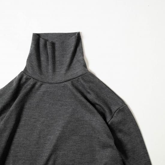 comm.arch. コム・アーチ「Super 120's Merino High Neck P/O