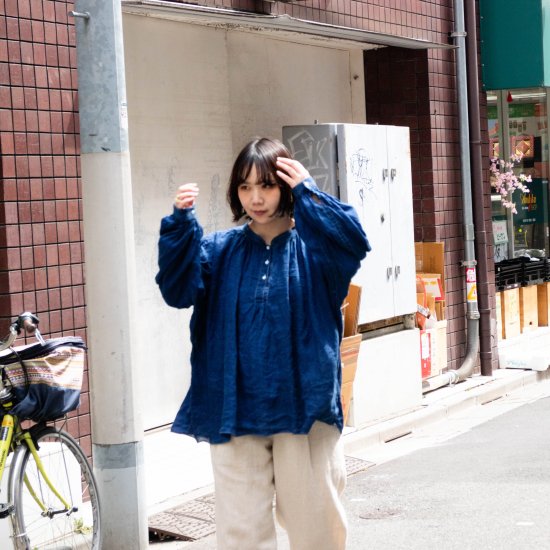 ŠP（エシュペー） 「INDIGO LINEN BLOUSE」－WEEKENDER SHOP ANDEL