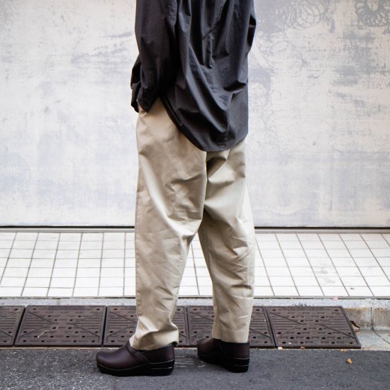 ŠP（エシュペー） 「CHINO CLOTH DOUBLE TUCK TAPERED」－WEEKENDER