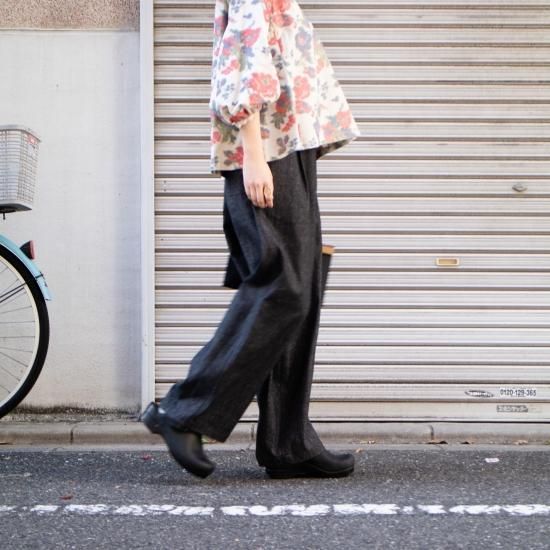 susuri　タピールパンツ　コーデュロイ　ゆったり　ロングベルト　黒　0 susuri タピールパンツ コーデュロイ ゆったり ロングベルト 黒 0