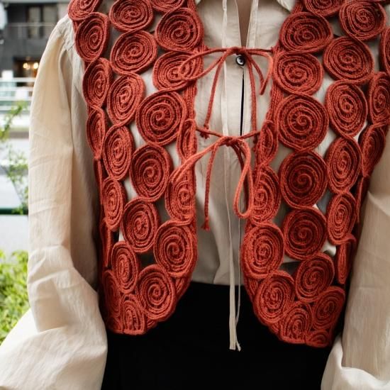 JöICEADDED ジョイスアディッド 「Embroidered Knitted Vest