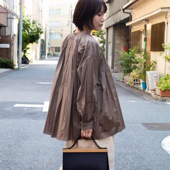 ŠP(エシュペー) 「CHURCH SMOCK BLOUSE」-WEEKENDER SHOP ANDEL ŠP(エシュペー) 「CHURCH SMOCK BLOUSE」-WEEKENDER SHOP ANDEL